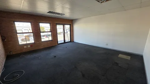 Knightsgate Industrial Park, Corner Jack and Germiston, Germiston has a 233m² industrial Unit Available To Let (4)